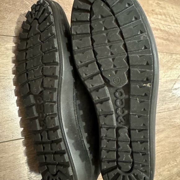 Ecco side zip and lace up front. Top inside is a furry texture. - Picture 7 of 8